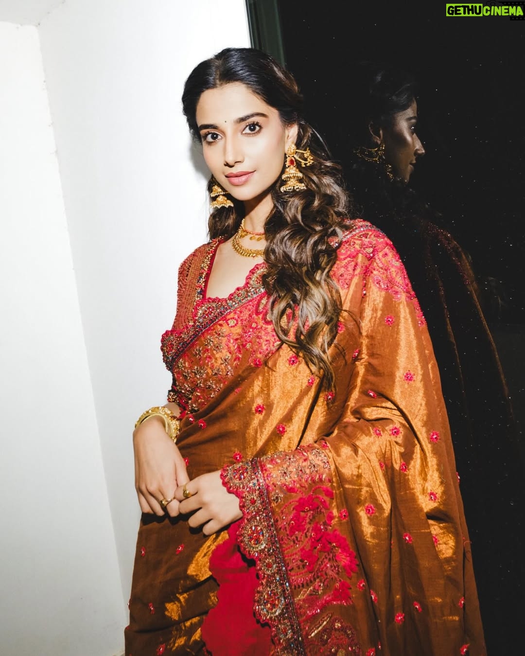 Meenakshi Chaudhary - 568.8K Likes - Saree not sorry 🤓✨ 
.
.
.
.
.
📸 @afrographer 
Stylist: @kalyanik666 
Outfit : @samta_gaudani 
PR : @twotap_social
Jewellery: @bcos_its_silver
Styling team:@aksharamahi7
Hair : @chinnisrinu_stylist 
Make up : @nehaabagga21