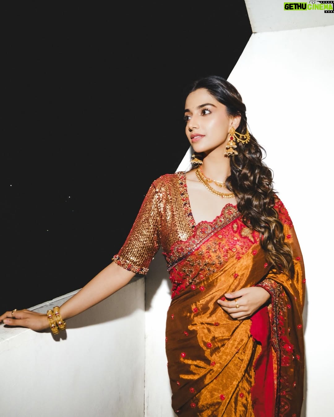 Meenakshi Chaudhary - 568.8K Likes - Saree not sorry 🤓✨ 
.
.
.
.
.
📸 @afrographer 
Stylist: @kalyanik666 
Outfit : @samta_gaudani 
PR : @twotap_social
Jewellery: @bcos_its_silver
Styling team:@aksharamahi7
Hair : @chinnisrinu_stylist 
Make up : @nehaabagga21