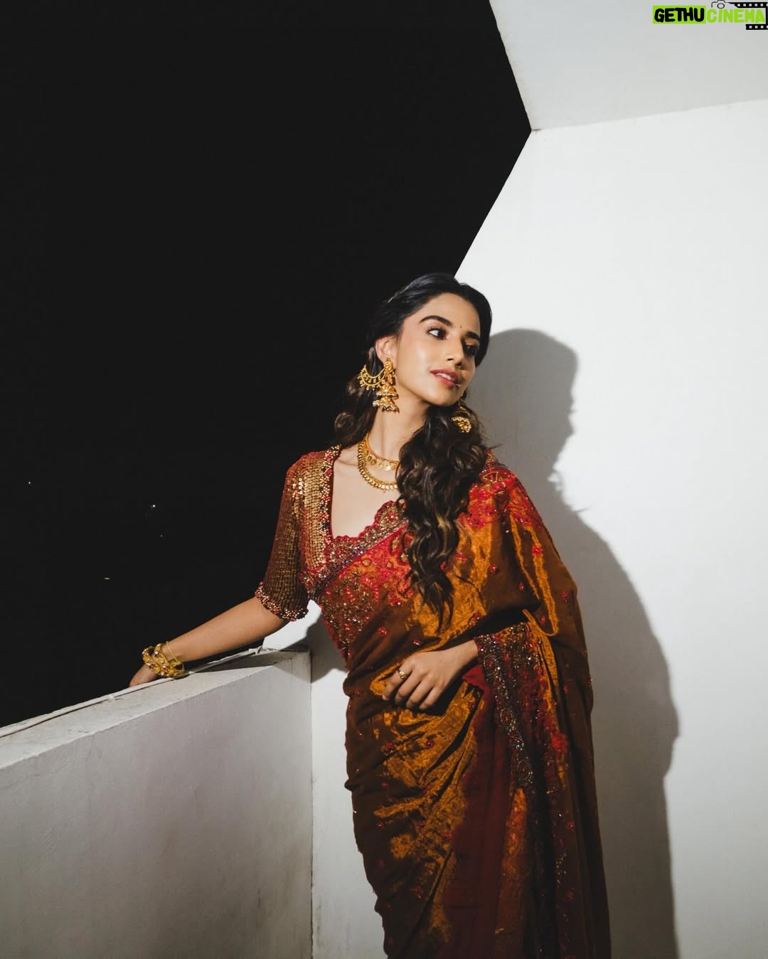 Meenakshi Chaudhary - 568.8K Likes - Saree not sorry 🤓✨ 
.
.
.
.
.
📸 @afrographer 
Stylist: @kalyanik666 
Outfit : @samta_gaudani 
PR : @twotap_social
Jewellery: @bcos_its_silver
Styling team:@aksharamahi7
Hair : @chinnisrinu_stylist 
Make up : @nehaabagga21