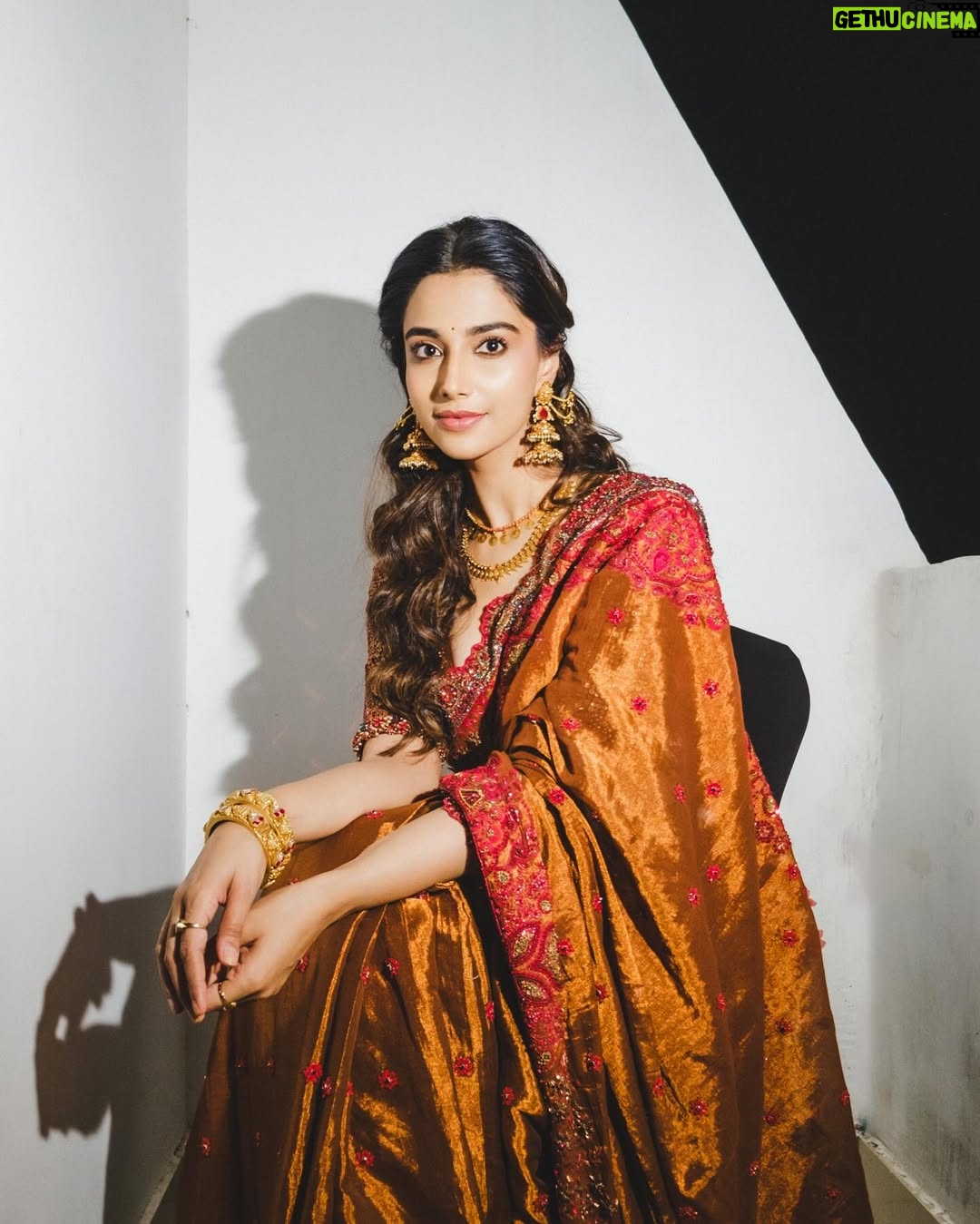 Meenakshi Chaudhary - 568.8K Likes - Saree not sorry 🤓✨ 
.
.
.
.
.
📸 @afrographer 
Stylist: @kalyanik666 
Outfit : @samta_gaudani 
PR : @twotap_social
Jewellery: @bcos_its_silver
Styling team:@aksharamahi7
Hair : @chinnisrinu_stylist 
Make up : @nehaabagga21