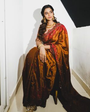 Meenakshi Chaudhary Instagram - Saree not sorry 🤓✨
.
.
.
.
.
📸 @afrographer
Stylist: @kalyanik666
Outfit : @samta_gaudani
PR : @twotap_social
Jewellery: @bcos_its_silver
Styling team:@aksharamahi7
Hair : @chinnisrinu_stylist
Make up : @nehaabagga21