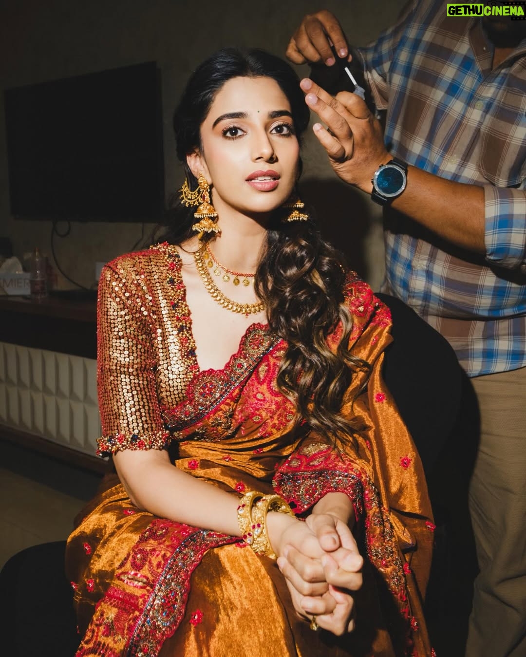 Meenakshi Chaudhary - 568.8K Likes - Saree not sorry 🤓✨ 
.
.
.
.
.
📸 @afrographer 
Stylist: @kalyanik666 
Outfit : @samta_gaudani 
PR : @twotap_social
Jewellery: @bcos_its_silver
Styling team:@aksharamahi7
Hair : @chinnisrinu_stylist 
Make up : @nehaabagga21