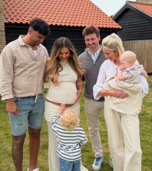 Megan Thomson Instagram - My heart is fullll 🩷 the best day with the bestest friends. We are sooo loved. Not long now baby girl counting down the days ✨ 

Thanks to @pigletspantry I have ordered from them sooo many times now a family favourite (especially the sausage rolls) & thanks to the best mum & stepdad ever for hosting at ours so we could relax & enjoy the day with friends ✨