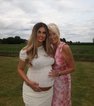 Megan Thomson Instagram - My heart is fullll 🩷 the best day with the bestest friends. We are sooo loved. Not long now baby girl counting down the days ✨ 

Thanks to @pigletspantry I have ordered from them sooo many times now a family favourite (especially the sausage rolls) & thanks to the best mum & stepdad ever for hosting at ours so we could relax & enjoy the day with friends ✨