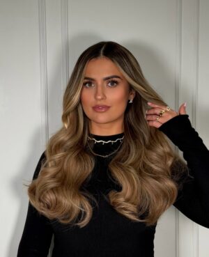 Megan Thomson Instagram - princess hair backkkkk 👸🏽