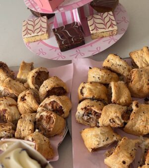 Megan Thomson Instagram - My heart is fullll 🩷 the best day with the bestest friends. We are sooo loved. Not long now baby girl counting down the days ✨ 

Thanks to @pigletspantry I have ordered from them sooo many times now a family favourite (especially the sausage rolls) & thanks to the best mum & stepdad ever for hosting at ours so we could relax & enjoy the day with friends ✨