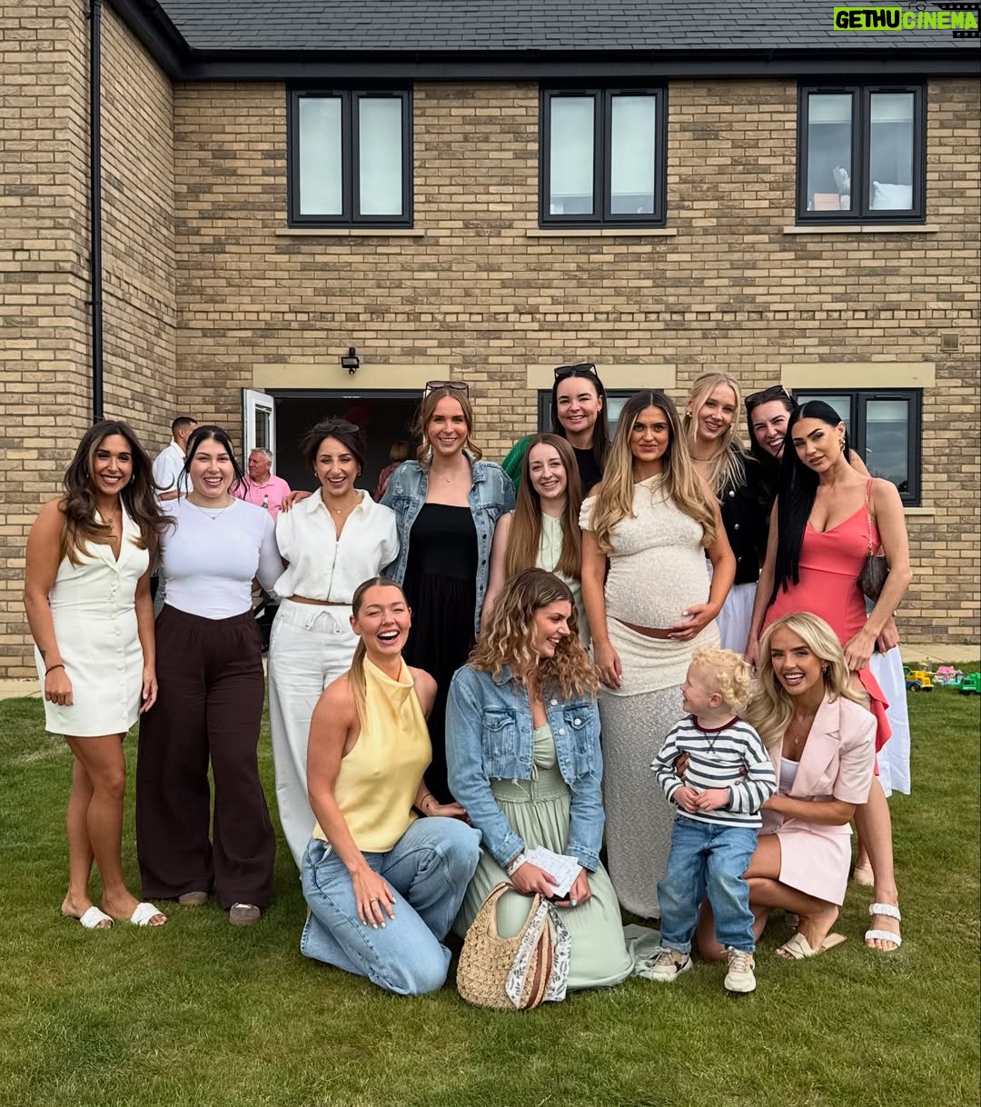 Megan Thomson - 2.6K Likes - My heart is fullll 🩷 the best day with the bestest friends. We are sooo loved. Not long now baby girl counting down the days ✨ 

Thanks to @pigletspantry I have ordered from them sooo many times now a family favourite (especially the sausage rolls) & thanks to the best mum & stepdad ever for hosting at ours so we could relax & enjoy the day with friends ✨
