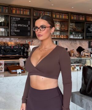 Megan Thomson Instagram - coffee dates in @yeoreo_official ad #yeoreo