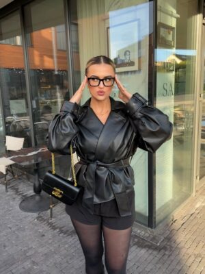 Megan Thomson Instagram - happy xmas eve 😚😚