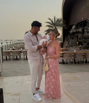 Megan Thomson Instagram - Cece’s first passport stamp 🇦🇪