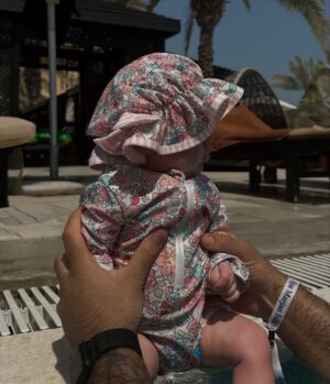 Megan Thomson Instagram - Cece’s first passport stamp 🇦🇪
