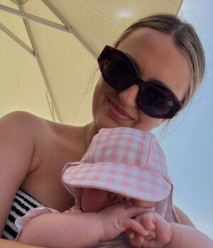 Megan Thomson Instagram - Cece’s first passport stamp 🇦🇪