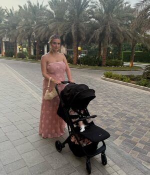 Megan Thomson Instagram - Cece’s first passport stamp 🇦🇪