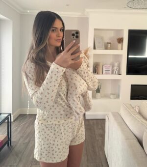 Megan Thomson Instagram - Matching with my bestie @thenapco 🌷
My baby girl is 7 weeks old 🥹 where has that time gone! ngl, I’ve been struggling lately with what to wear and learning to love my new body. When I was pregnant I absolutely loved my bump knowing I was growing my baby girl but 7 weeks post c section I’m struggling & just don’t seem to feel good in anything I put on! I have a wardrobe room full of clothes but still nothing fits, I keep having to remind myself it’s only been x amount of weeks, I’m recovering from major surgery and I know this is soo minor. I am so grateful my body made my beautiful baby girl that I can now wear matching outfits with (hehe dream come true)