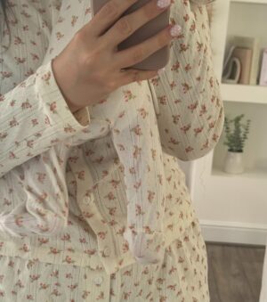 Megan Thomson Instagram - Matching with my bestie @thenapco 🌷
My baby girl is 7 weeks old 🥹 where has that time gone! ngl, I’ve been struggling lately with what to wear and learning to love my new body. When I was pregnant I absolutely loved my bump knowing I was growing my baby girl but 7 weeks post c section I’m struggling & just don’t seem to feel good in anything I put on! I have a wardrobe room full of clothes but still nothing fits, I keep having to remind myself it’s only been x amount of weeks, I’m recovering from major surgery and I know this is soo minor. I am so grateful my body made my beautiful baby girl that I can now wear matching outfits with (hehe dream come true)