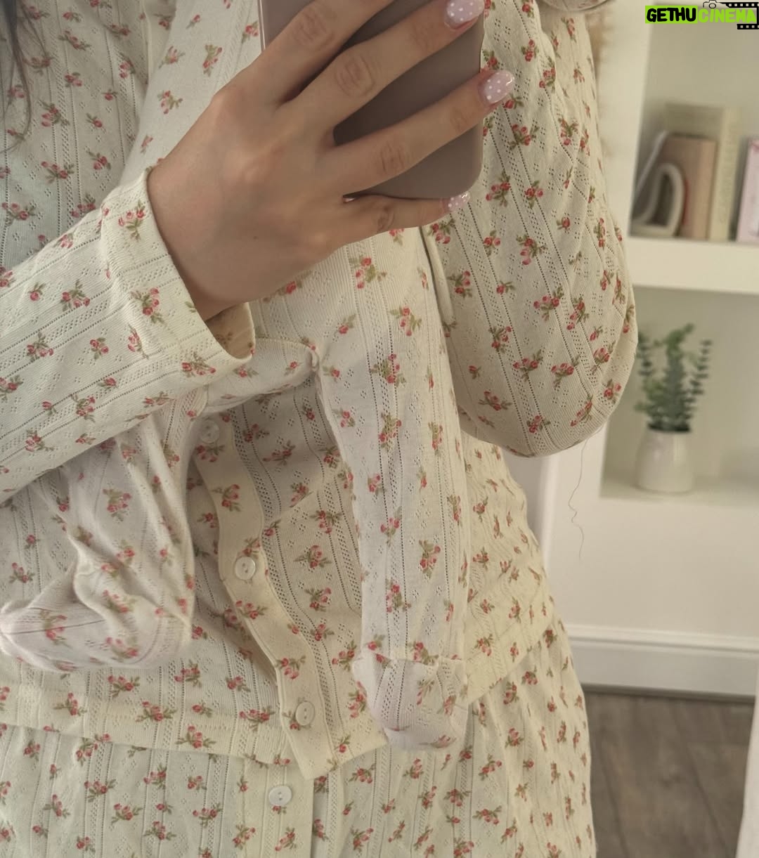 Megan Thomson - 1.3K Likes - Matching with my bestie @thenapco 🌷
My baby girl is 7 weeks old 🥹 where has that time gone! ngl, I’ve been struggling lately with what to wear and learning to love my new body. When I was pregnant I absolutely loved my bump knowing I was growing my baby girl but 7 weeks post c section I’m struggling & just don’t seem to feel good in anything I put on! I have a wardrobe room full of clothes but still nothing fits, I keep having to remind myself it’s only been x amount of weeks, I’m recovering from major surgery and I know this is soo minor. I am so grateful my body made my beautiful baby girl that I can now wear matching outfits with (hehe dream come true)