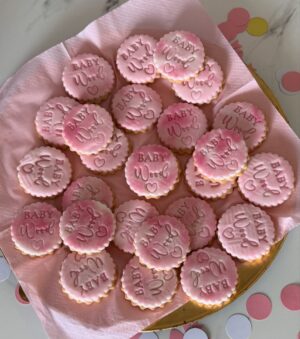 Megan Thomson Instagram - My heart is fullll 🩷 the best day with the bestest friends. We are sooo loved. Not long now baby girl counting down the days ✨ 

Thanks to @pigletspantry I have ordered from them sooo many times now a family favourite (especially the sausage rolls) & thanks to the best mum & stepdad ever for hosting at ours so we could relax & enjoy the day with friends ✨