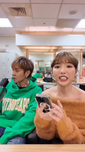 Mei Ho Instagram - 感謝偶像帶領 @showlo 
謝謝製作單位的照顧 @ok.ok__36 
不管在哪我們都做伙👌🏼
