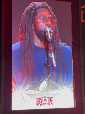 Melanie Fiona Instagram - When your friends say “You should meet us in Jamaica, it’s very important that you say YES.” 🇯🇲🙏🏾🇯🇲 Swipe through and enjoy the vibes. Reggae Music is the vibration we all need to be on. IYKYK @lostintimefestival was the best festival of my life 🙌🏾
1- she’s a water sign ♋️
2- Ladies Love Reggae 💃🏾
3- drink your WATA
4- FRIENDS ONLY.
5- “It Kills Me” rub a dub style
6- views
7- zagga zoom
8- bashment corner
9- @lostintimefestival
10- ARTISTS. 💙
11- @stephenmarley ❤️🔥🦁❤️🔥
12- JAMROCK!!!!!! @damianmarley
13- Smile for Me Jamaica @chronixxmusic
14- Eternal Light @chronixxmusic x @freenationals 💫
15- JAMAICA sound so sweeeeeet! 🙌🏾
16- ya heard?
17- 🇯🇲💜🇯🇲