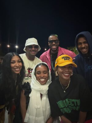 Melanie Fiona Instagram - When your friends say “You should meet us in Jamaica, it’s very important that you say YES.” 🇯🇲🙏🏾🇯🇲 Swipe through and enjoy the vibes. Reggae Music is the vibration we all need to be on. IYKYK @lostintimefestival was the best festival of my life 🙌🏾
1- she’s a water sign ♋️
2- Ladies Love Reggae 💃🏾
3- drink your WATA
4- FRIENDS ONLY.
5- “It Kills Me” rub a dub style
6- views
7- zagga zoom
8- bashment corner
9- @lostintimefestival
10- ARTISTS. 💙
11- @stephenmarley ❤️🔥🦁❤️🔥
12- JAMROCK!!!!!! @damianmarley
13- Smile for Me Jamaica @chronixxmusic
14- Eternal Light @chronixxmusic x @freenationals 💫
15- JAMAICA sound so sweeeeeet! 🙌🏾
16- ya heard?
17- 🇯🇲💜🇯🇲