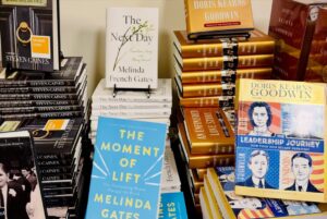 Melinda Gates Instagram - Thank you to the @rmwritersfest for inviting me to talk about my book, The Next Day, with the iconic @doriskgoodwin last week. ❤️