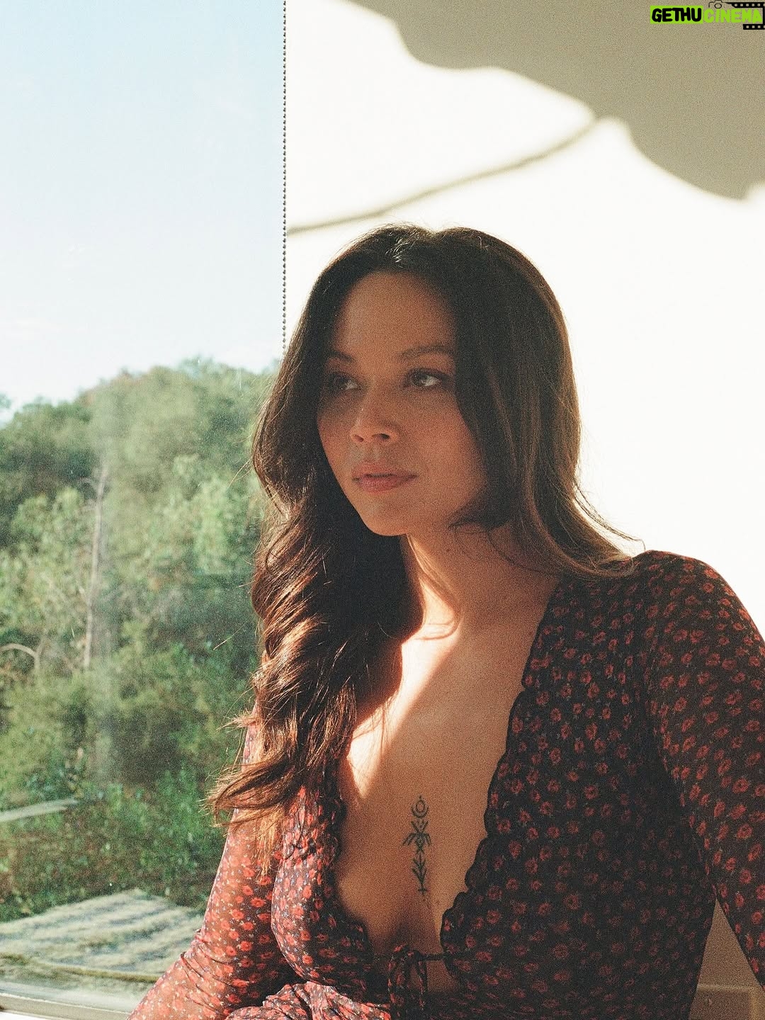 Melissa O'Neil - 154K Likes - Thanks for the chat @hellomagus 🙏🏼

For the full interview - 
check out the article online. 🫶🏼

Shot on film by the lovely @julietgrace