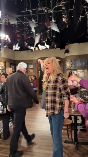 Melissa Peterman Instagram - "Jane Lynch is my mom!" I've been saying it on a loop since I knew she was in. I have worked with people I admire. I have been Starstruck many times. But sharing scenes with @janelynchofficial is a career high. I have been in awe of her comedic genius since I first saw her on screen. She was everything and more.  Kind, a total pro, prepared, HILARIOUS, and so fun to work with. Watching her was a master class. Thank you Jane for saying yes and coming to Happy's Place. New episode tomorrow 8/7 on @nbc #janelynch #happysplace #nbc
