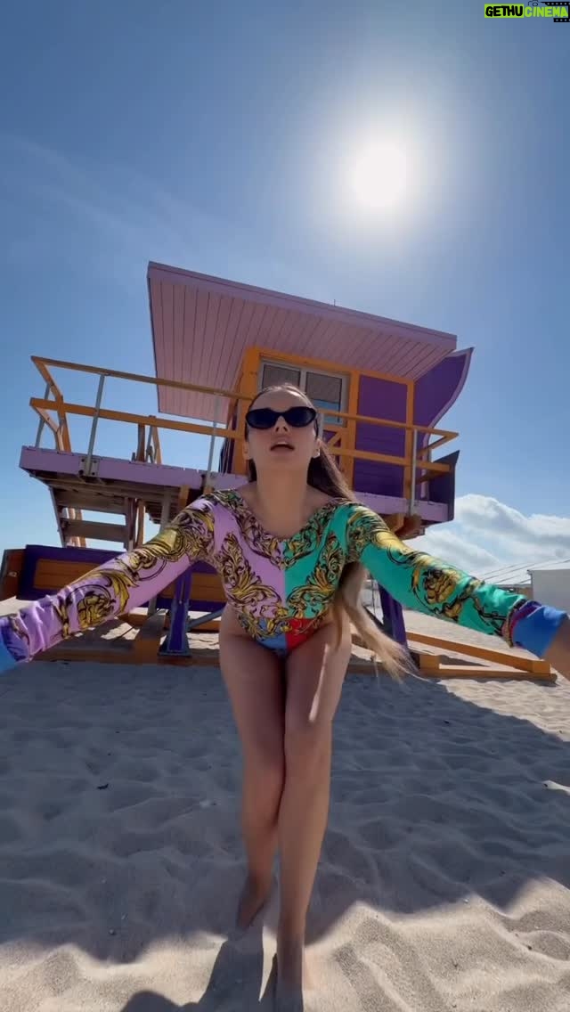 Melody - 24.4K Likes - 🚨 🚨  ALARMA POR
MIAMI ✨✨✨
¿Alguien más con esto en bucle?
Prontito más cosas.