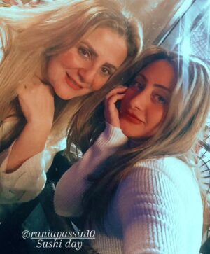 Menna Badr Instagram - حبيبتي و ضلي و اختي ونص التاني 
من غيرك الحياه هتبقا Dark 
Iove you @raniayassin10