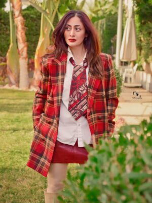 Menna Badr Instagram - يا بتاع التفاح 
New Photoshop#winter_2026❤️
By:@tnp_hotography
Hairdresser @malakmagd_beauty_salon 
@rose.gold.cosmetics
@yasmienamohammed