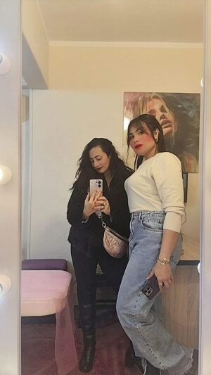 Menna Badr Instagram - تجربتي مع دكتوره ناني خطيره انبسط قوي
هي مش طيبه وشخصيته اقوه مني بس فظيعه شاطره وقمر حب كبير 
واسمها علي اسم مامتي
@nanyel_sherif 
@barbie
