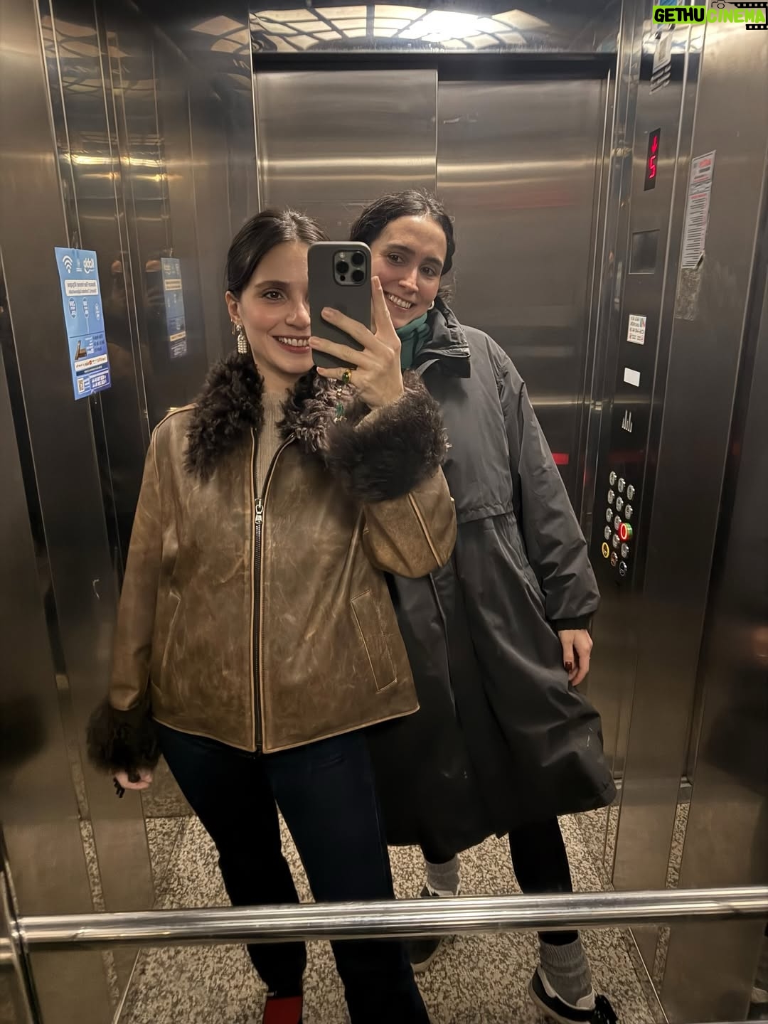 Meriç Aral - 59.1K Likes - 🧿bir yerden başlıyorum 🌹🌹🌹🌹🌹❤️🌹🌹🧿