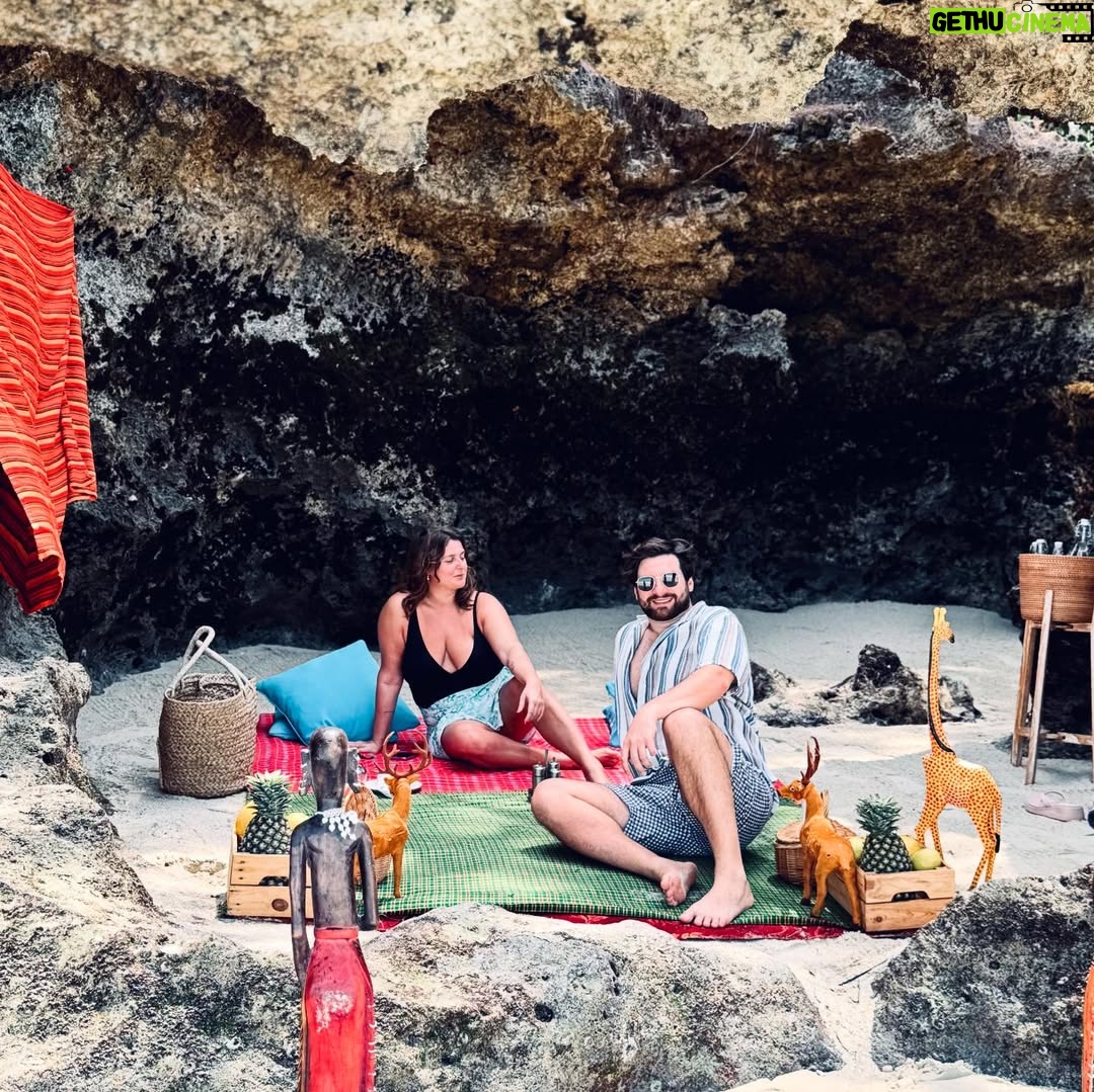 Michela Giraud - 18.1K Likes - Un po’ sotto Latina a sud, un po’ sopra Bologna a Nord. 🌊 🏔️ #apostofinoaGiugno