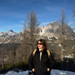 Michela Giraud Instagram - Un po’ sotto Latina a sud, un po’ sopra Bologna a Nord. 🌊 🏔️ #apostofinoaGiugno
