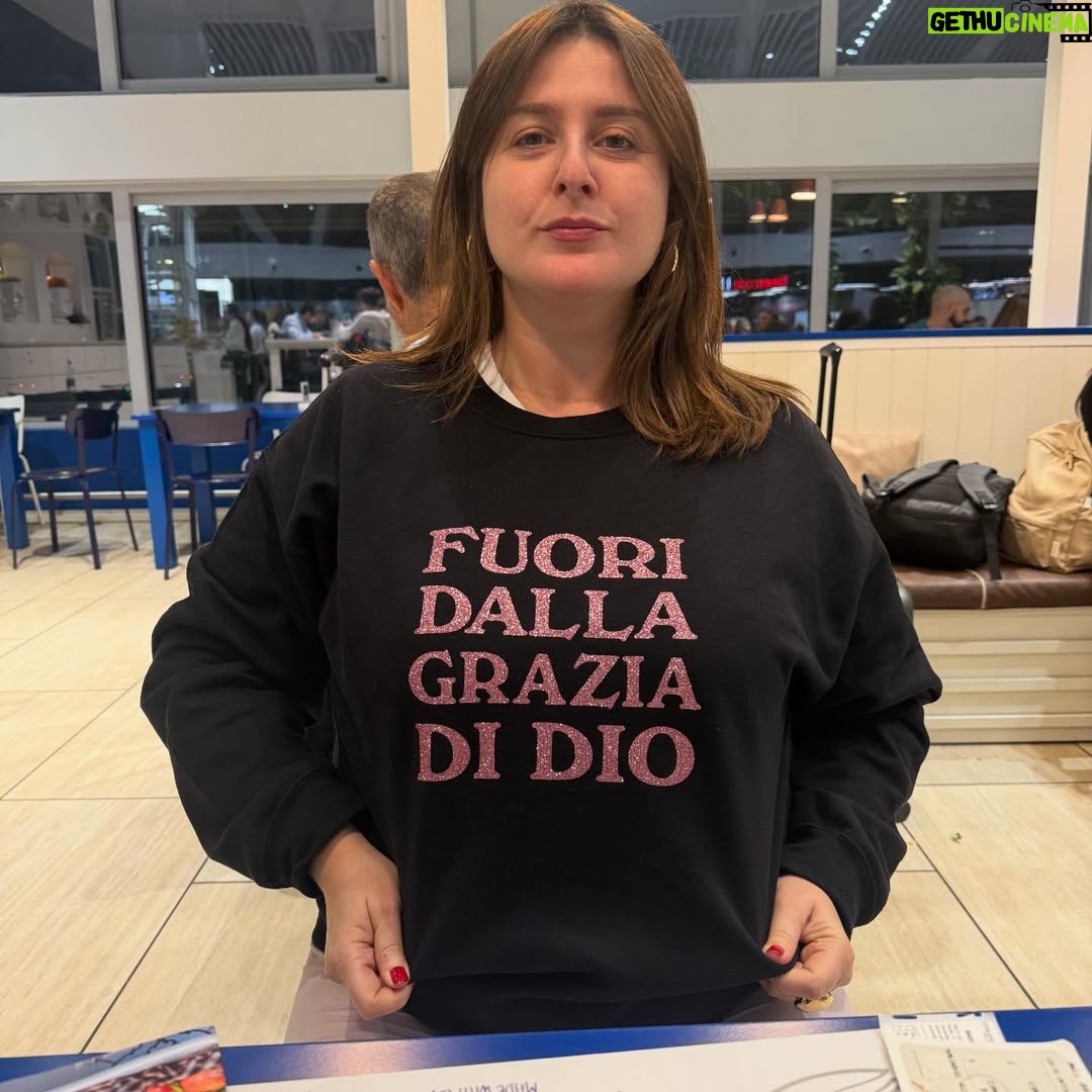 Michela Giraud - 18.1K Likes - Un po’ sotto Latina a sud, un po’ sopra Bologna a Nord. 🌊 🏔️ #apostofinoaGiugno