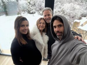 Michelle Renaud Instagram - Sorpresas que nos da la vida, mientras estamos en la dulce espera ❄️❤️✨

@matlechat te amo tanto.