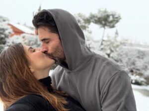 Michelle Renaud Instagram - Sorpresas que nos da la vida, mientras estamos en la dulce espera ❄️❤️✨

@matlechat te amo tanto.