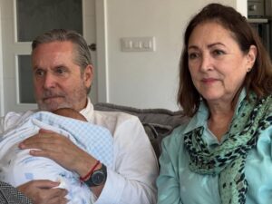 Michelle Renaud Instagram - La maternidad es lo mejor que me ha pasado en la vida … ✨💞 Me siento muy agradecida ,bendecida  y enamorada. 
Amo a mis hijos , a mi esposo que es mi máximo y a mis suegros que son increíbles.

Mi suegra es como abuela materna, no había conocido una abuela tan amorosa  y entregada a sus nietos ♥️✨🤩

Así que como la vida es mágica , estoy aprovechando a mis nenes y a listandome por que en marzo ya retomamos 🎥🎞️🤩 muy motivada y además ahora acompañada de Milán. 😎