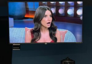 Mikaela Hoover Instagram - Tomorrow I am on @kellyclarksonshow talking all things Chopper & Season Two of Beef! 🏴☠️🦌🍬 🥩
Makeup @nikolevega_
Hair @josephmaine
Styling @jordan_grossman
Special thanks to @misterchristophermcdonald