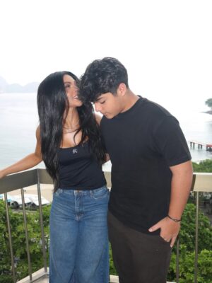 Mileide Mihaile Instagram - Atenção, mamães! Vocês também olham pra esse homem e ficam sem acreditar? 
Acho que preciso me acostumar com essa fase que já chegou faz um tempo, né?

Me contem aqui nos comentários: mães de adolescentes, qual é a maior alegria e qual é a maior dificuldade dessa fase? Quero muito saber! 💫