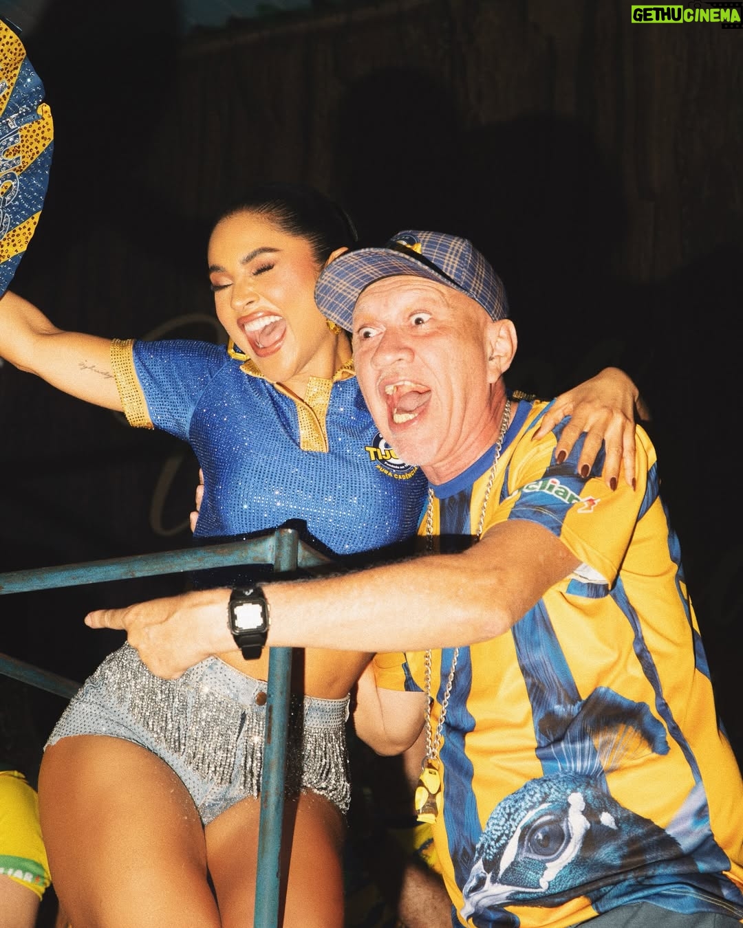 Mileide Mihaile - 110.1K Likes - Chegamos ao fim do #CarnavalDaMileide2026… e que emoção viver tudo isso! ✨💛💙

Eu sonhei tanto com esse momento… quando recebi o convite para ser Rainha de Bateria da @gresutijuca, a ficha demorou a cair. Foi mais que um título, foi uma responsabilidade linda, foi honrar uma história que já é gigante e tem donos: a comunidade.

Falar da Unidos da Tijuca é falar de tradição, de identidade e de uma comunidade que constrói tudo isso com muito trabalho e amor. Eu tive o privilégio de ser recebida, de aprender, de ouvir e de representar com respeito cada passo dado na Avenida. Obrigada, comunidade Tijucana, por todo acolhimento e confiança. Eu me senti abraçada e respeitada em cada momento. 

Minha gratidão ao presidente @hortapresidente, pela confiança. Ao @mestrecasagrande40, pela liderança e firmeza à frente da bateria. À bateria @puracadenciatjk_oficial, pela energia e pela grandeza na Avenida. E a todos que fizeram parte desse momento amo cada um de vocês. Infelizmente não foi o resultado que queríamos… mas a nossa entrega foi linda, intensa e emocionante. 

E à minha equipuxa (sim, falamos equipuxa mesmo 😂), obrigada por viverem tudo comigo. Vocês tornaram esse carnaval ainda mais incrível. Obrigada a cada um pela entrega e profissionalismo. 

O nosso amor é maior que qualquer resultado. 💛💙