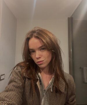 Milly Alcock Instagram - Comfy sexy cute winter