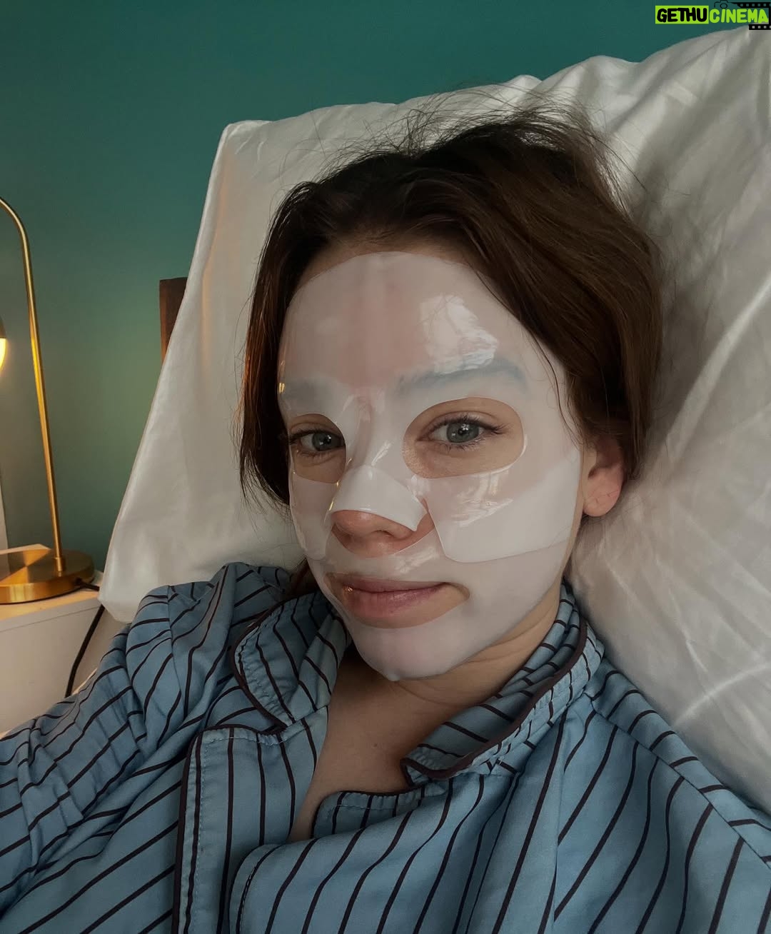 Milly Alcock - 142.9K Likes - Comfy sexy cute winter