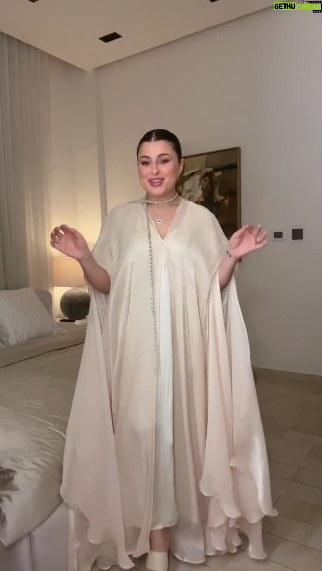 Mina Al Sheikhly - 166.6K Likes - ⁨	لو إنتي بعدج بشبابج هذا الفيديو إلِج 💗
كلام من القلب تمنّيت أسمعه بعمر أصغر
يمكن ما جان راح يغيّر قراراتي
بس أكيد جان راح يغيّر نظرتي لنفسي وطريقتي وياها

فـ لا تنسون تحبّون نفسكم، وتذكروا إنو ماكو شي مستحيل ❤⁩

Products used:

Eye patch: @skinbysherin 
Moisturizer: Renergie @lancomeofficial 
Lip scrub: @sorbeskin 
Concealer: @makeupforever @diorbeauty 
Bronzer: @moonglaze 
Blusher stick: @moonglaze 
Eyebrows: Filled @byminaalsheikhly 
Eyeshadow palette: @narsissist 
Mascara: Clickable - Tailored & Curved @byminaalsheikhly 
Loose powder: @hudabeauty 
Powder blush: @nadine.nassib.njeim
Lip tint: @nohanabilbeauty 
Lip balm: @narinsbeauty 
Lipgloss: @narinsbeauty 
Powder highlighter: @diorbeauty 
Perfume: @nafas