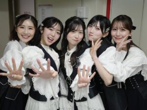 Minami Minegishi Instagram - 長くAKB48だったからこそ、どの時期にも色んな世代の仲間がいる!最高!
#akbは青春ですin武道館