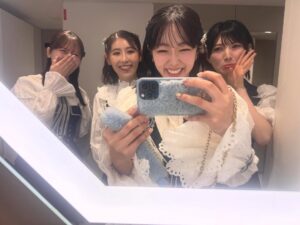 Minami Minegishi Instagram - 長くAKB48だったからこそ、どの時期にも色んな世代の仲間がいる!最高!
#akbは青春ですin武道館