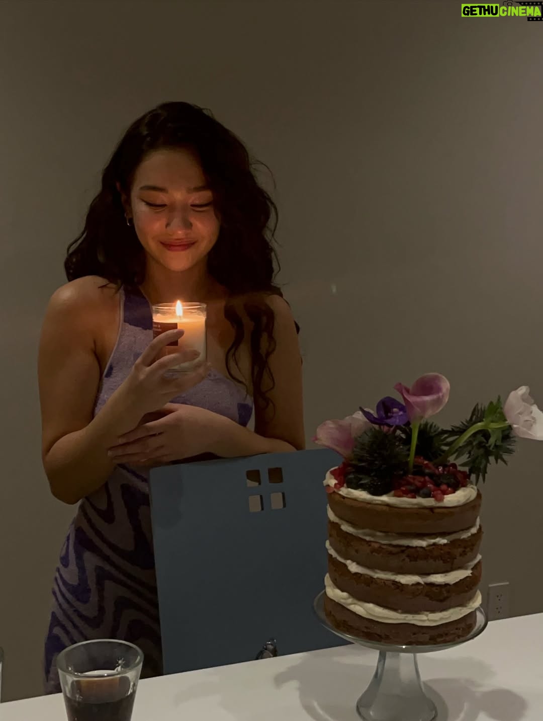 Minnie Mills - 226.3K Likes - 24! ♒️

big big thank you to @sushishinnyc for coming over and treating my friends and I to a wonderful omakase dinner, it was truly so special :)

And ofc thank you to my sister for baking a beautiful cake 🥀

&& @oliviachristensensalon for long locks ;)