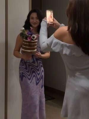 Minnie Mills Instagram - 24! ♒️

big big thank you to @sushishinnyc for coming over and treating my friends and I to a wonderful omakase dinner, it was truly so special :)

And ofc thank you to my sister for baking a beautiful cake 🥀

&& @oliviachristensensalon for long locks ;)