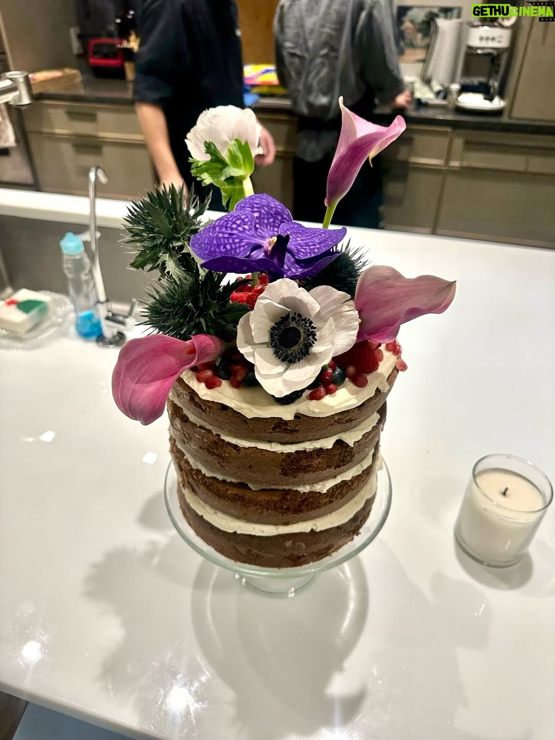 Minnie Mills - 226.3K Likes - 24! ♒️

big big thank you to @sushishinnyc for coming over and treating my friends and I to a wonderful omakase dinner, it was truly so special :)

And ofc thank you to my sister for baking a beautiful cake 🥀

&& @oliviachristensensalon for long locks ;)