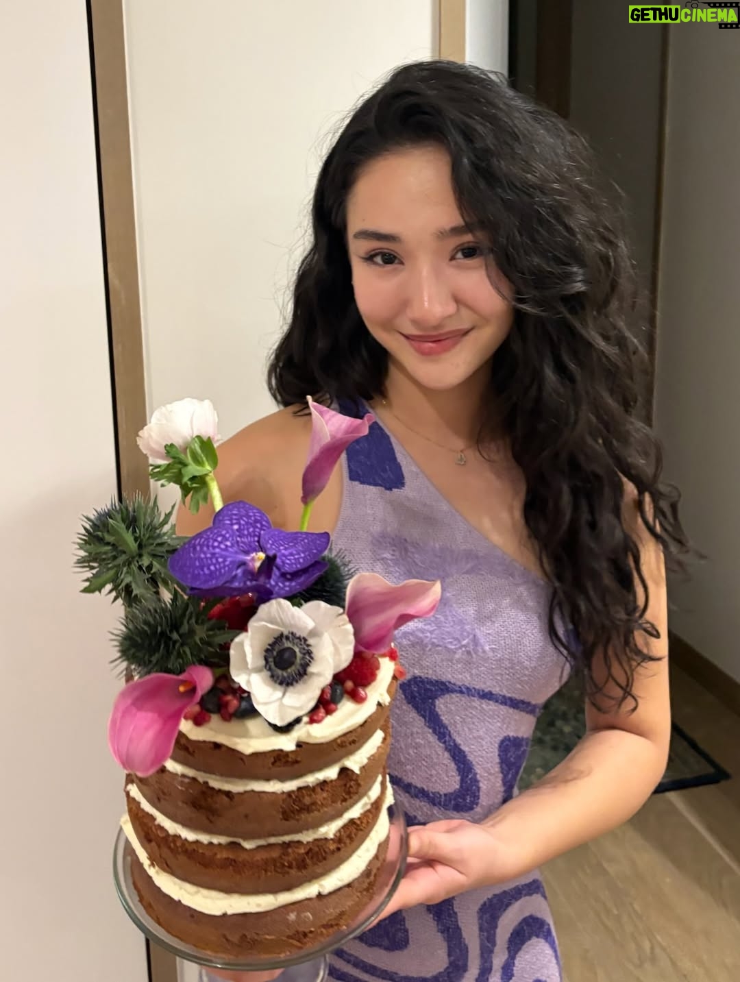 Minnie Mills - 226.3K Likes - 24! ♒️

big big thank you to @sushishinnyc for coming over and treating my friends and I to a wonderful omakase dinner, it was truly so special :)

And ofc thank you to my sister for baking a beautiful cake 🥀

&& @oliviachristensensalon for long locks ;)